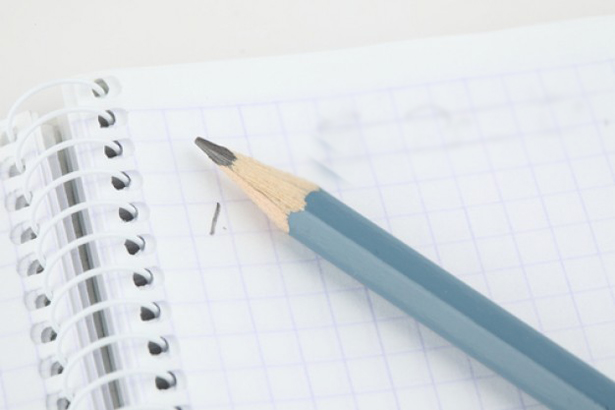 prendere-appunti-oggetti-elenco-per-fare-la-lista_3303720